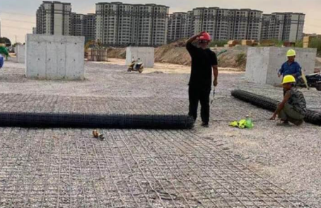 浙江土工格栅铺设前地基要怎么处理？